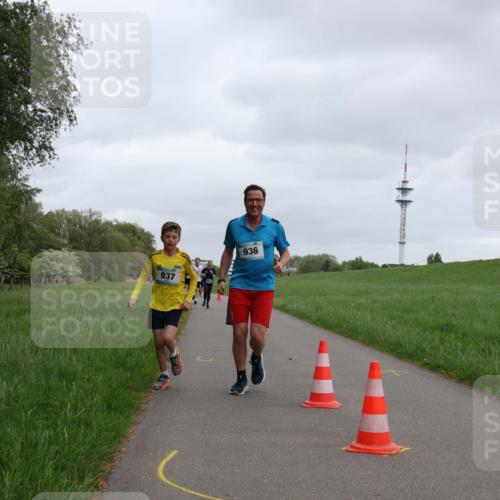 04.05.2025 - 8. Wedeler Halbmarathon Yannick Fuchs http://msf.ph/oto/7825334 04.05.2025 11:12:43 Laufen 937, 936 meine-sportfotos.de