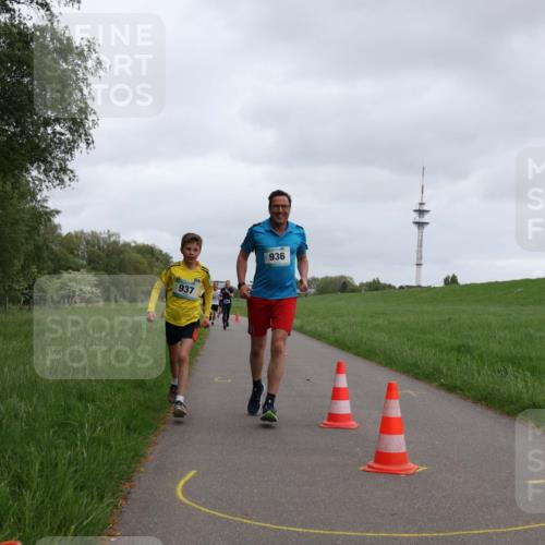 04.05.2025 - 8. Wedeler Halbmarathon Yannick Fuchs http://msf.ph/oto/7825341 04.05.2025 11:12:43 Laufen 937, 936 meine-sportfotos.de