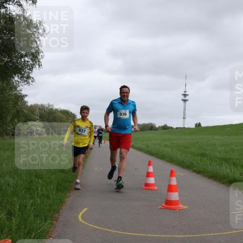 04.05.2025 - 8. Wedeler Halbmarathon Yannick Fuchs http://msf.ph/oto/7825345 04.05.2025 11:12:43 Laufen 937, 936 meine-sportfotos.de
