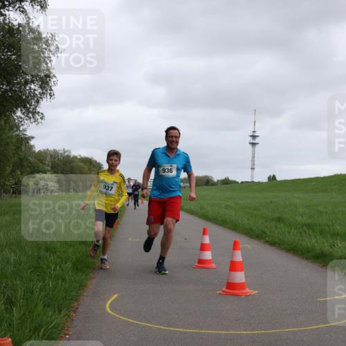 04.05.2025 - 8. Wedeler Halbmarathon Yannick Fuchs http://msf.ph/oto/7825353 04.05.2025 11:12:43 Laufen 937, 936 meine-sportfotos.de