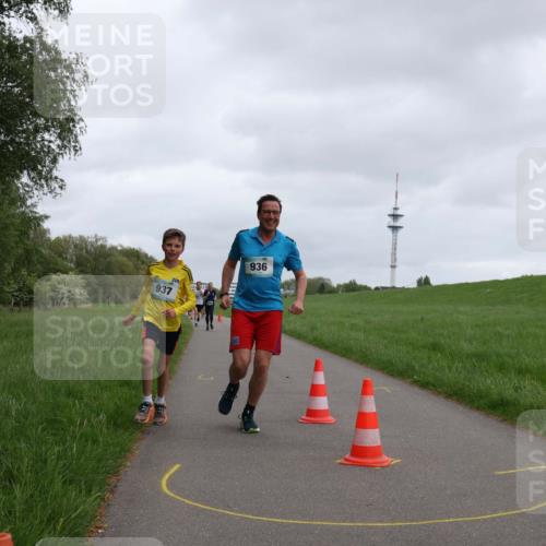 04.05.2025 - 8. Wedeler Halbmarathon Yannick Fuchs http://msf.ph/oto/7825357 04.05.2025 11:12:43 Laufen 937, 936 meine-sportfotos.de