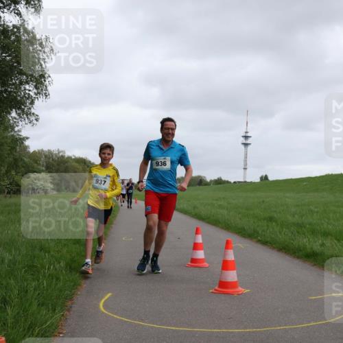 04.05.2025 - 8. Wedeler Halbmarathon Yannick Fuchs http://msf.ph/oto/7825361 04.05.2025 11:12:43 Laufen 937, 936 meine-sportfotos.de