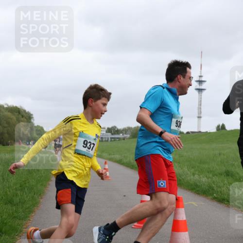 04.05.2025 - 8. Wedeler Halbmarathon Yannick Fuchs http://msf.ph/oto/7825367 04.05.2025 11:12:44 Laufen 937, 936 meine-sportfotos.de