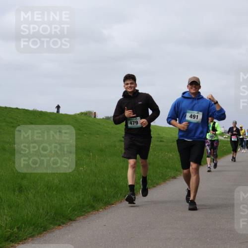 04.05.2025 - 8. Wedeler Halbmarathon Yannick Fuchs http://msf.ph/oto/7825374 04.05.2025 11:54:42 Laufen 479, 491 meine-sportfotos.de