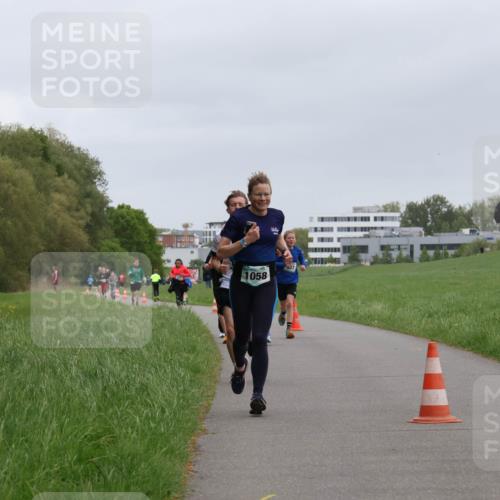 04.05.2025 - 8. Wedeler Halbmarathon Yannick Fuchs http://msf.ph/oto/7825391 04.05.2025 11:12:47 Laufen 10000, 1058 meine-sportfotos.de