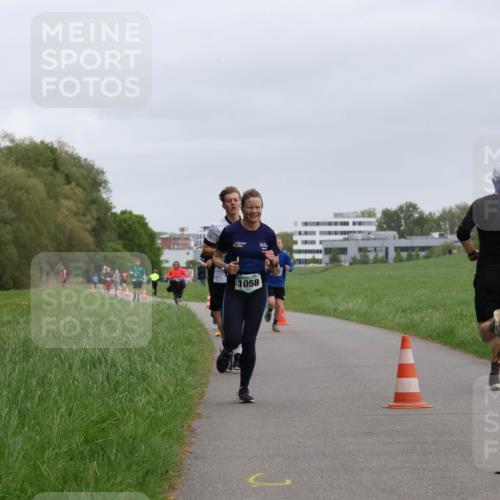 04.05.2025 - 8. Wedeler Halbmarathon Yannick Fuchs http://msf.ph/oto/7825400 04.05.2025 11:12:47 Laufen 1058 meine-sportfotos.de