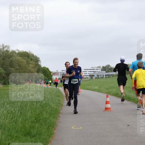 04.05.2025 - 8. Wedeler Halbmarathon Yannick Fuchs http://msf.ph/oto/7825411 04.05.2025 11:12:48 Laufen 1058 meine-sportfotos.de