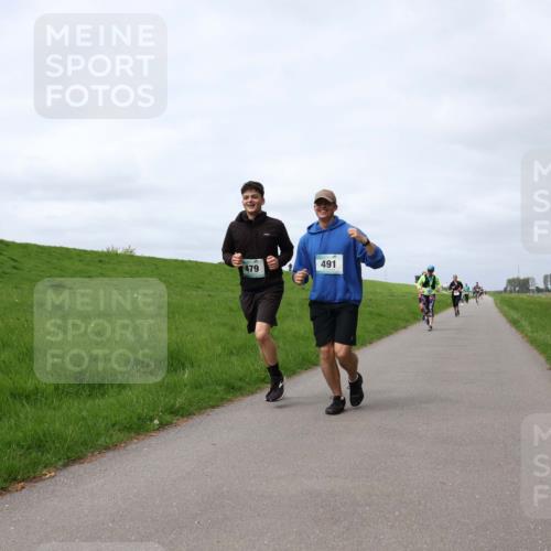 04.05.2025 - 8. Wedeler Halbmarathon Yannick Fuchs http://msf.ph/oto/7825423 04.05.2025 11:54:43 Laufen 479, 491 meine-sportfotos.de