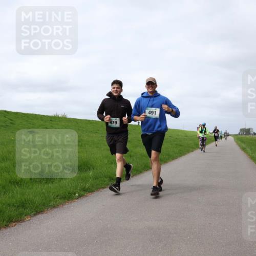 04.05.2025 - 8. Wedeler Halbmarathon Yannick Fuchs http://msf.ph/oto/7825428 04.05.2025 11:54:44 Laufen 479, 491 meine-sportfotos.de