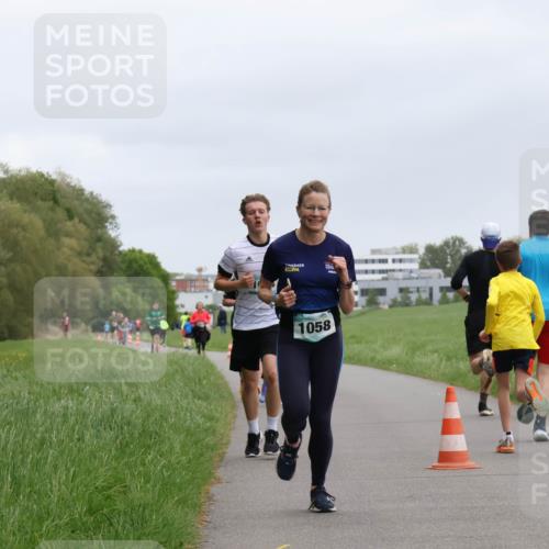 04.05.2025 - 8. Wedeler Halbmarathon Yannick Fuchs http://msf.ph/oto/7825434 04.05.2025 11:12:49 Laufen 20, 1058 meine-sportfotos.de