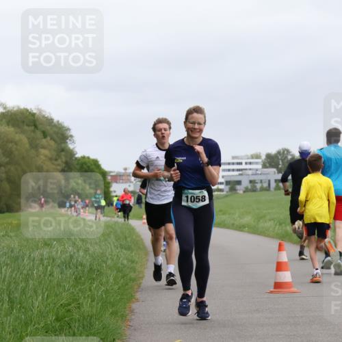 04.05.2025 - 8. Wedeler Halbmarathon Yannick Fuchs http://msf.ph/oto/7825440 04.05.2025 11:12:49 Laufen 1058 meine-sportfotos.de