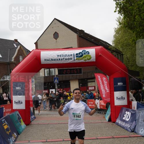 04.05.2025 - 8. Wedeler Halbmarathon Felixshl http://msf.ph/oto/7825455 04.05.2025 12:01:55 Ziel 997, 1162 meine-sportfotos.de