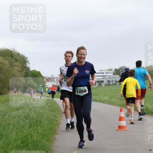 04.05.2025 - 8. Wedeler Halbmarathon Yannick Fuchs http://msf.ph/oto/7825460 04.05.2025 11:12:49 Laufen 1058 meine-sportfotos.de