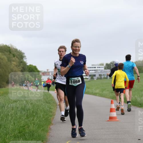04.05.2025 - 8. Wedeler Halbmarathon Yannick Fuchs http://msf.ph/oto/7825464 04.05.2025 11:12:49 Laufen 1058 meine-sportfotos.de