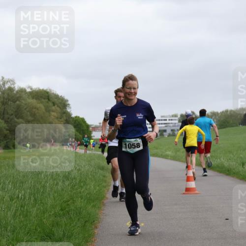 04.05.2025 - 8. Wedeler Halbmarathon Yannick Fuchs http://msf.ph/oto/7825485 04.05.2025 11:12:50 Laufen 1058 meine-sportfotos.de