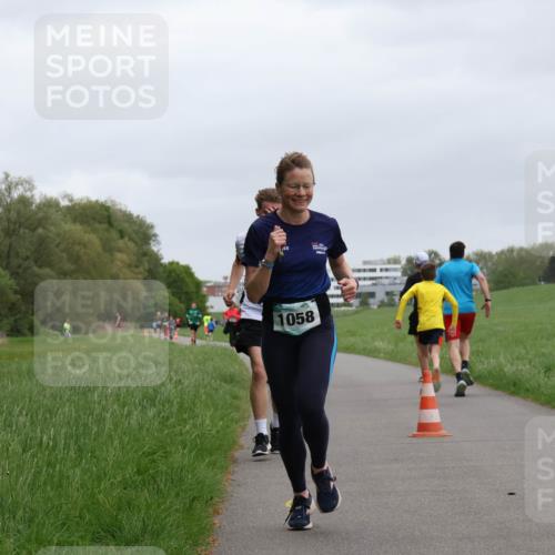 04.05.2025 - 8. Wedeler Halbmarathon Yannick Fuchs http://msf.ph/oto/7825488 04.05.2025 11:12:50 Laufen 1058 meine-sportfotos.de