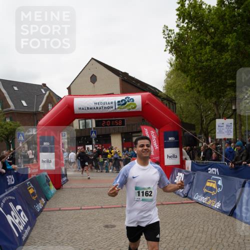 04.05.2025 - 8. Wedeler Halbmarathon Felixshl http://msf.ph/oto/7825490 04.05.2025 12:01:56 Ziel 997, 1162 meine-sportfotos.de