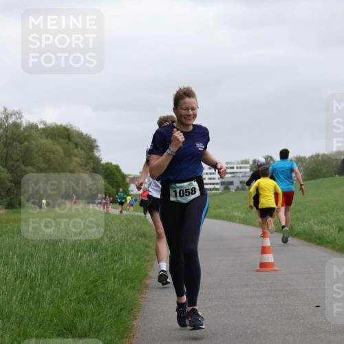 04.05.2025 - 8. Wedeler Halbmarathon Yannick Fuchs http://msf.ph/oto/7825494 04.05.2025 11:12:50 Laufen 1058 meine-sportfotos.de