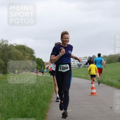 04.05.2025 - 8. Wedeler Halbmarathon Yannick Fuchs http://msf.ph/oto/7825495 04.05.2025 11:12:50 Laufen 1058 meine-sportfotos.de