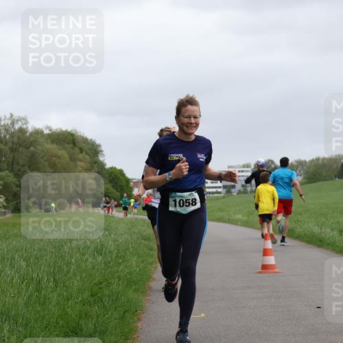 04.05.2025 - 8. Wedeler Halbmarathon Yannick Fuchs http://msf.ph/oto/7825500 04.05.2025 11:12:50 Laufen 20, 1058 meine-sportfotos.de
