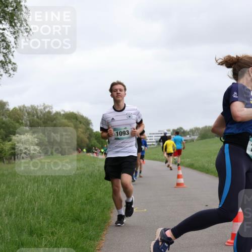 04.05.2025 - 8. Wedeler Halbmarathon Yannick Fuchs http://msf.ph/oto/7825508 04.05.2025 11:12:52 Laufen 1093, 20, 105 meine-sportfotos.de