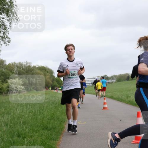 04.05.2025 - 8. Wedeler Halbmarathon Yannick Fuchs http://msf.ph/oto/7825510 04.05.2025 11:12:52 Laufen 1093 meine-sportfotos.de