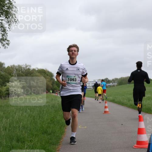 04.05.2025 - 8. Wedeler Halbmarathon Yannick Fuchs http://msf.ph/oto/7825525 04.05.2025 11:12:52 Laufen 1093 meine-sportfotos.de