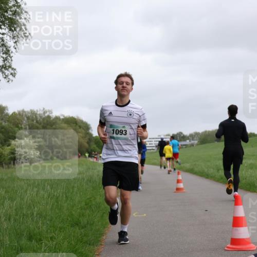 04.05.2025 - 8. Wedeler Halbmarathon Yannick Fuchs http://msf.ph/oto/7825529 04.05.2025 11:12:52 Laufen 1093 meine-sportfotos.de