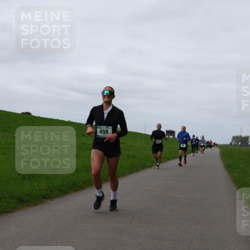 04.05.2025 - 8. Wedeler Halbmarathon Yannick Fuchs http://msf.ph/oto/7825530 04.05.2025 11:32:27 Laufen 455, 471 meine-sportfotos.de