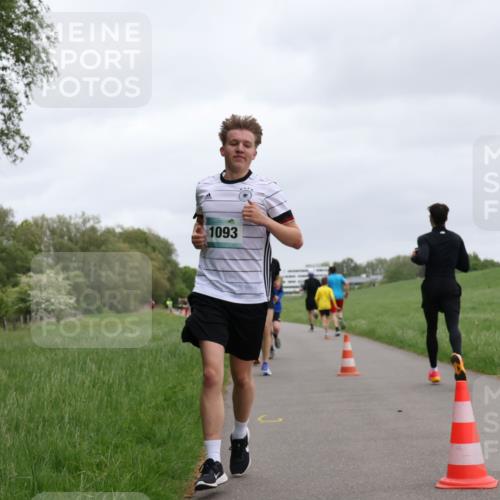 04.05.2025 - 8. Wedeler Halbmarathon Yannick Fuchs http://msf.ph/oto/7825535 04.05.2025 11:12:52 Laufen 1093 meine-sportfotos.de