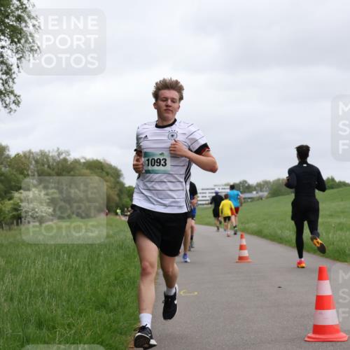 04.05.2025 - 8. Wedeler Halbmarathon Yannick Fuchs http://msf.ph/oto/7825539 04.05.2025 11:12:52 Laufen 1093 meine-sportfotos.de