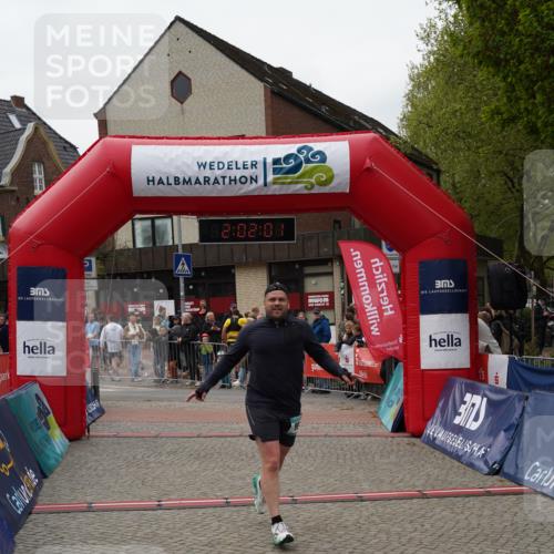 04.05.2025 - 8. Wedeler Halbmarathon Felixshl http://msf.ph/oto/7825552 04.05.2025 12:01:59 Ziel 997, 1162 meine-sportfotos.de