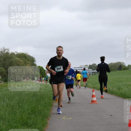 04.05.2025 - 8. Wedeler Halbmarathon Yannick Fuchs http://msf.ph/oto/7825554 04.05.2025 11:12:54 Laufen 998, 827 meine-sportfotos.de