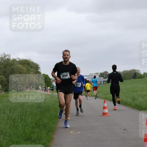 04.05.2025 - 8. Wedeler Halbmarathon Yannick Fuchs http://msf.ph/oto/7825556 04.05.2025 11:12:54 Laufen 998, 827 meine-sportfotos.de