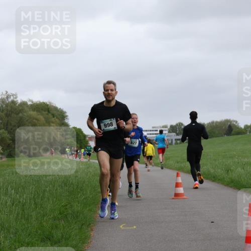 04.05.2025 - 8. Wedeler Halbmarathon Yannick Fuchs http://msf.ph/oto/7825560 04.05.2025 11:12:54 Laufen 998, 827 meine-sportfotos.de