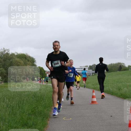 04.05.2025 - 8. Wedeler Halbmarathon Yannick Fuchs http://msf.ph/oto/7825562 04.05.2025 11:12:54 Laufen 998, 827 meine-sportfotos.de