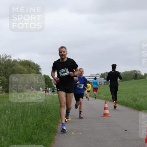 04.05.2025 - 8. Wedeler Halbmarathon Yannick Fuchs http://msf.ph/oto/7825566 04.05.2025 11:12:54 Laufen 998, 827 meine-sportfotos.de