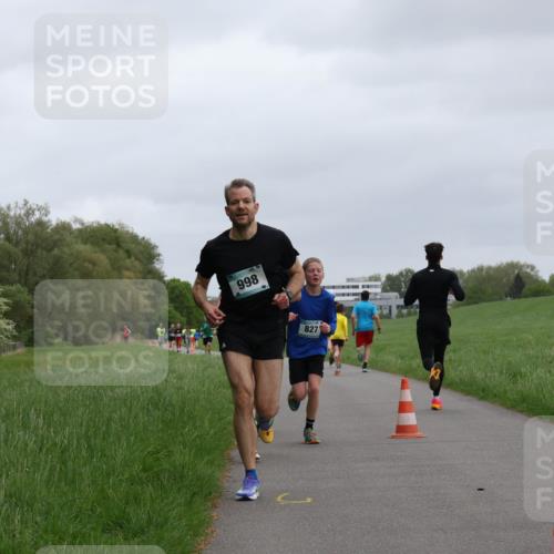 04.05.2025 - 8. Wedeler Halbmarathon Yannick Fuchs http://msf.ph/oto/7825570 04.05.2025 11:12:54 Laufen 998, 827 meine-sportfotos.de