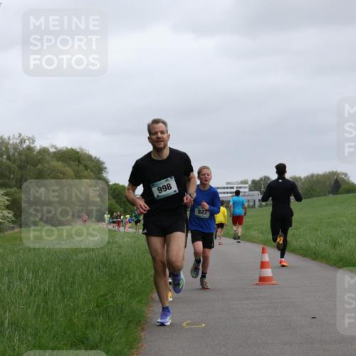 04.05.2025 - 8. Wedeler Halbmarathon Yannick Fuchs http://msf.ph/oto/7825575 04.05.2025 11:12:54 Laufen 998, 827 meine-sportfotos.de