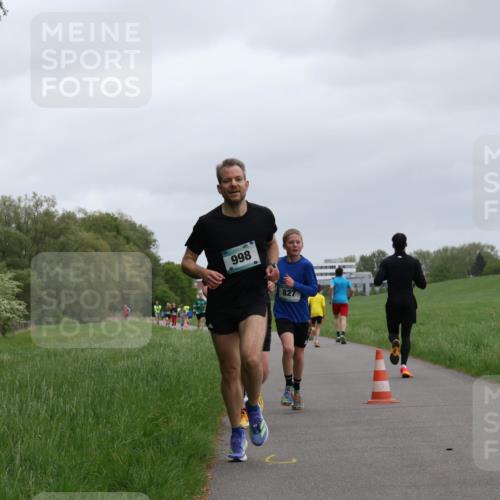 04.05.2025 - 8. Wedeler Halbmarathon Yannick Fuchs http://msf.ph/oto/7825581 04.05.2025 11:12:54 Laufen 998, 827 meine-sportfotos.de