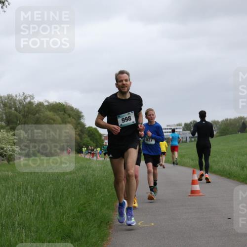 04.05.2025 - 8. Wedeler Halbmarathon Yannick Fuchs http://msf.ph/oto/7825583 04.05.2025 11:12:54 Laufen 998, 827 meine-sportfotos.de
