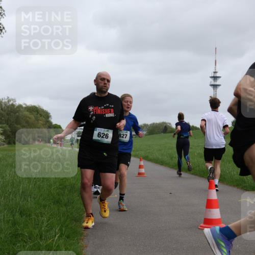 04.05.2025 - 8. Wedeler Halbmarathon Yannick Fuchs http://msf.ph/oto/7825592 04.05.2025 11:12:56 Laufen 626, 827 meine-sportfotos.de