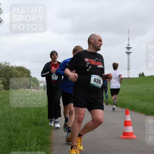 04.05.2025 - 8. Wedeler Halbmarathon Yannick Fuchs http://msf.ph/oto/7825630 04.05.2025 11:12:57 Laufen 72, 119, 626 meine-sportfotos.de