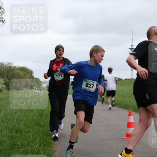 04.05.2025 - 8. Wedeler Halbmarathon Yannick Fuchs http://msf.ph/oto/7825646 04.05.2025 11:12:57 Laufen 721, 827 meine-sportfotos.de