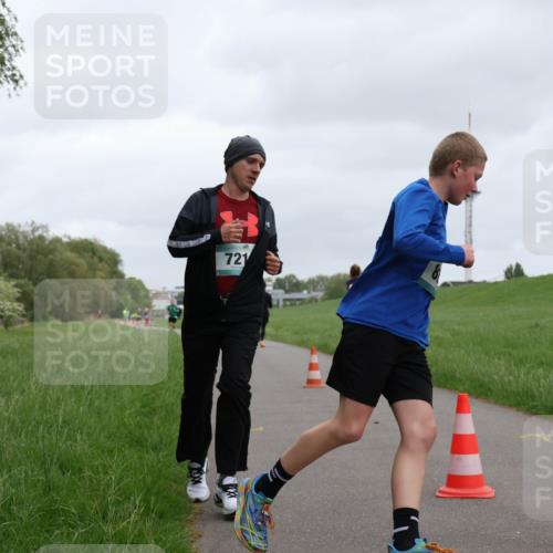 04.05.2025 - 8. Wedeler Halbmarathon Yannick Fuchs http://msf.ph/oto/7825661 04.05.2025 11:12:58 Laufen 721 meine-sportfotos.de