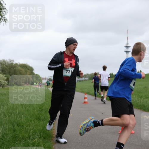 04.05.2025 - 8. Wedeler Halbmarathon Yannick Fuchs http://msf.ph/oto/7825669 04.05.2025 11:12:58 Laufen 721, 16, 04 meine-sportfotos.de