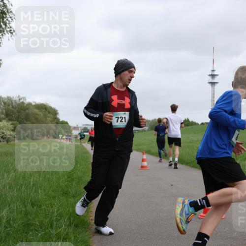 04.05.2025 - 8. Wedeler Halbmarathon Yannick Fuchs http://msf.ph/oto/7825675 04.05.2025 11:12:58 Laufen 721 meine-sportfotos.de