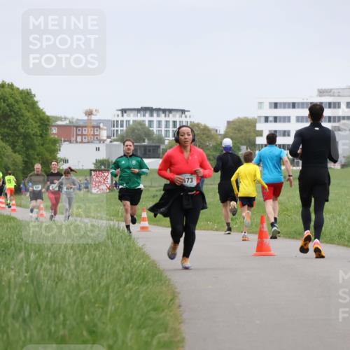 04.05.2025 - 8. Wedeler Halbmarathon Yannick Fuchs http://msf.ph/oto/7825683 04.05.2025 11:12:59 Laufen 19, 732, 73 meine-sportfotos.de