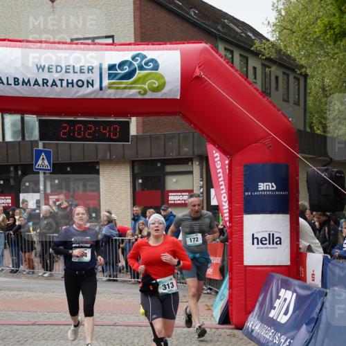 04.05.2025 - 8. Wedeler Halbmarathon Felixshl http://msf.ph/oto/7825787 04.05.2025 12:02:38 Ziel 172, 313, 384 meine-sportfotos.de