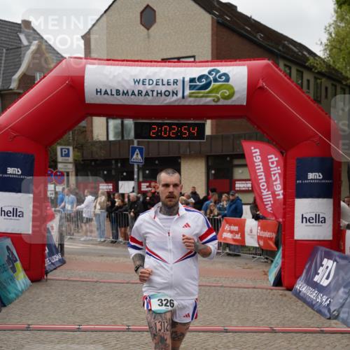 04.05.2025 - 8. Wedeler Halbmarathon Felixshl http://msf.ph/oto/7825887 04.05.2025 12:02:52 Ziel 174, 326 meine-sportfotos.de